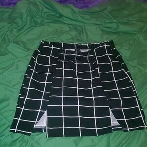 XS Black checker patterned skirt with double slit